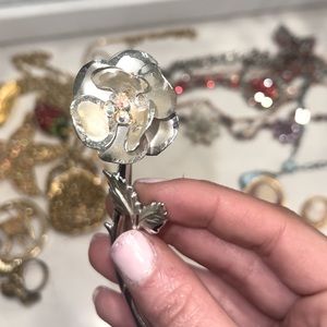 Lovely Floral Brooch • Rhinestones • Vintage